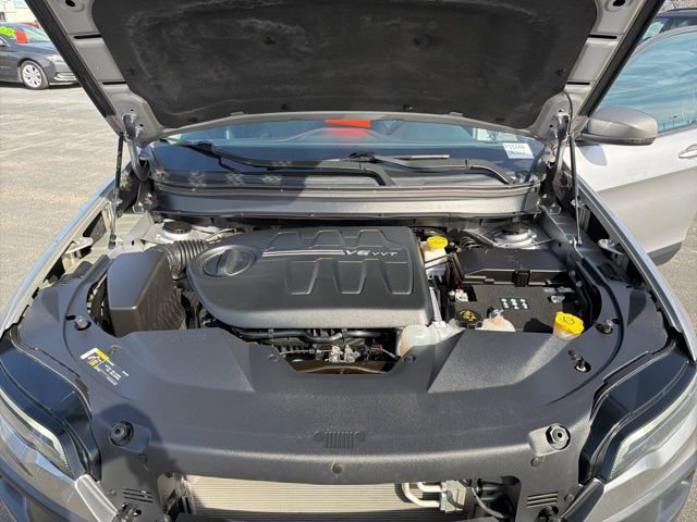 Used 2021 Jeep Cherokee Trailhawk image 9
