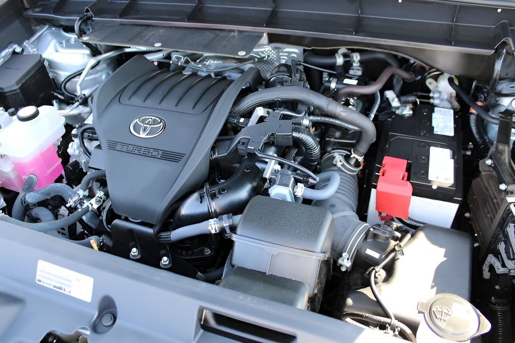 Certified 2025 Toyota Highlander XLE AWD/4WD image 28