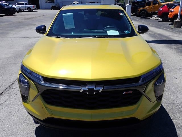 Used 2024 Chevrolet Trax RS w/ Sunroof Package FWD image 11
