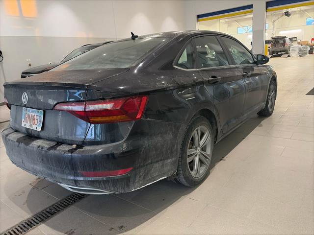 Used 2019 Volkswagen Jetta R-Line w/ R-Line Cold Weather Package image 4