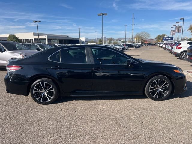 Used 2019 Toyota Camry SE w/ Carpet Mat Package image 2