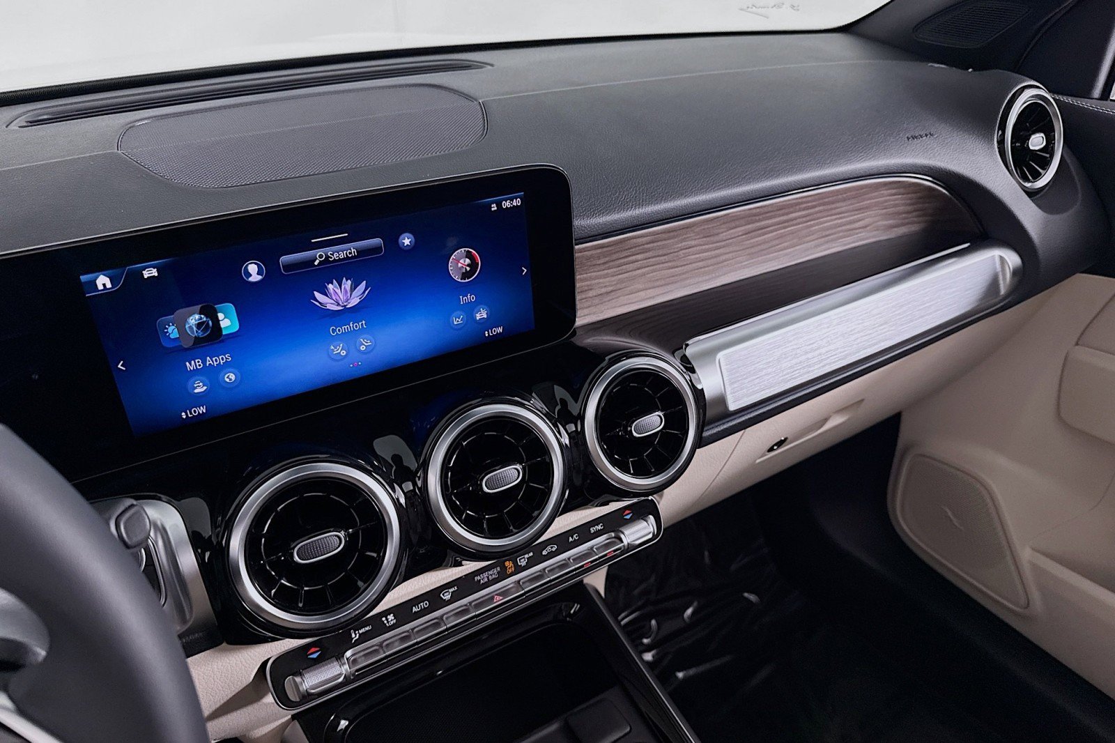 New 2026 Mercedes-Benz GLB 250 image 19