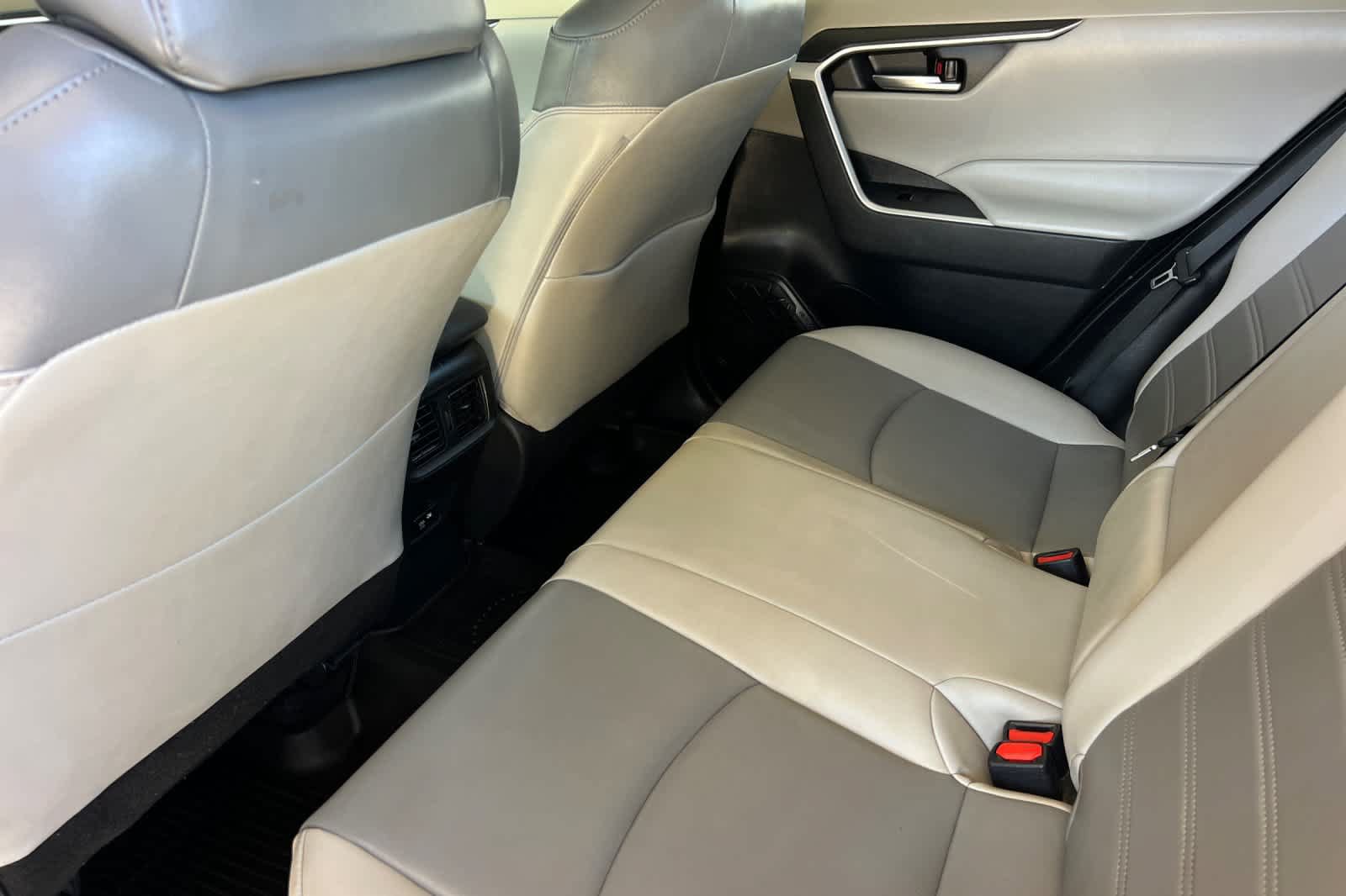 Certified 2021 Toyota RAV4 XLE Premium AWD/4WD image 4
