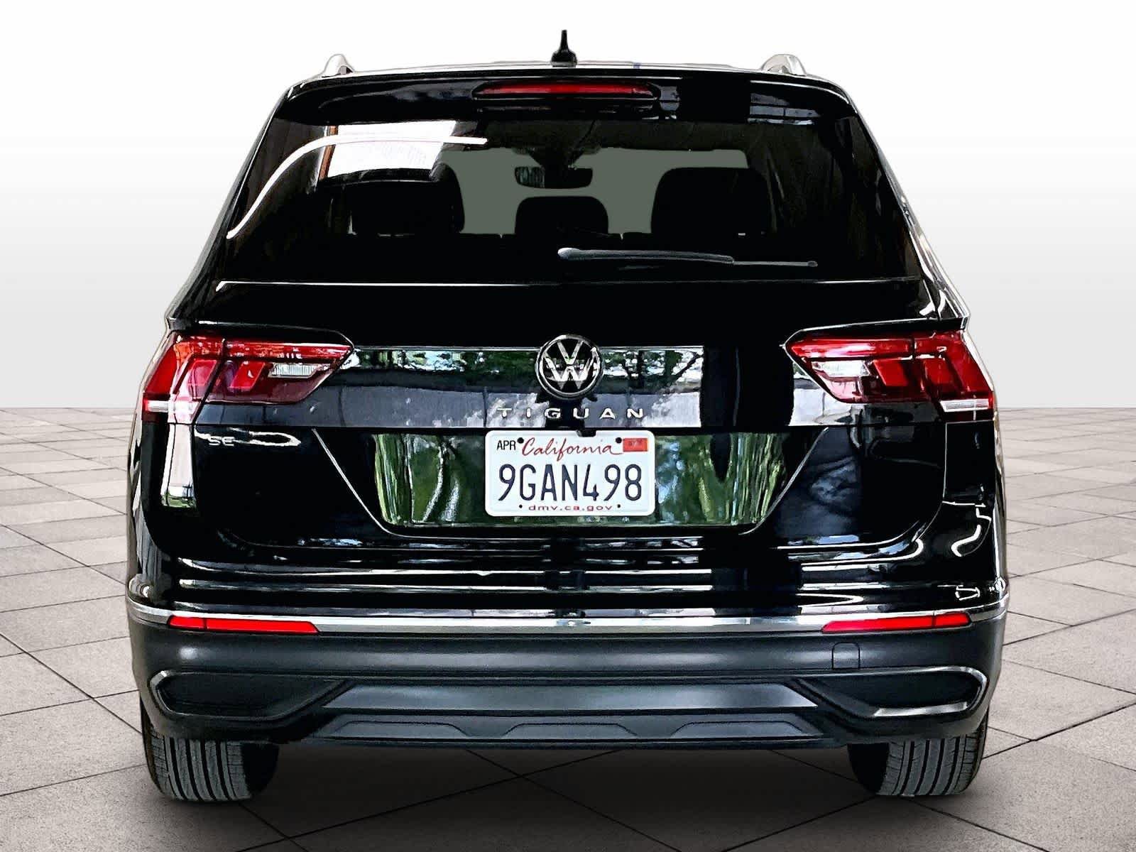 Used 2023 Volkswagen Tiguan SE w/ Panoramic Sunroof Package FWD image 7