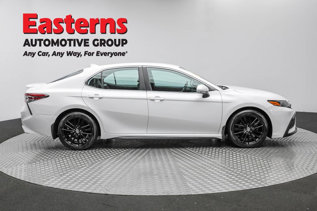 Used 2022 Toyota Camry SE image 4