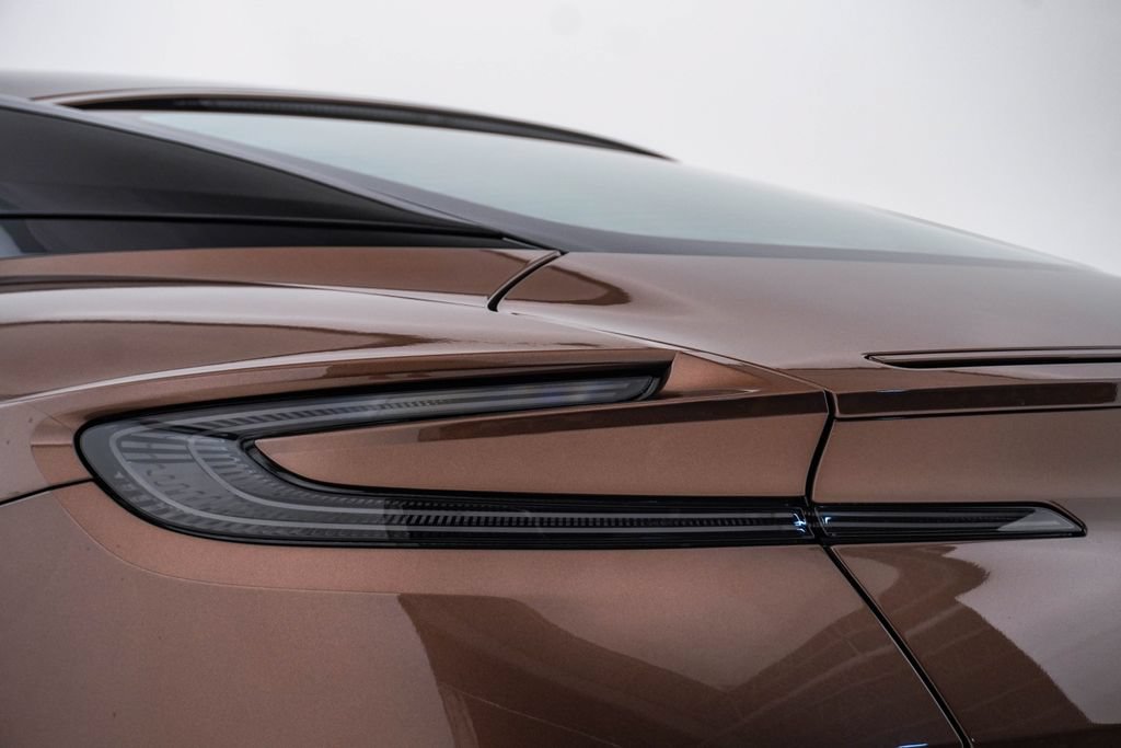 Used 2024 Aston Martin DB12 Coupe RWD image 13