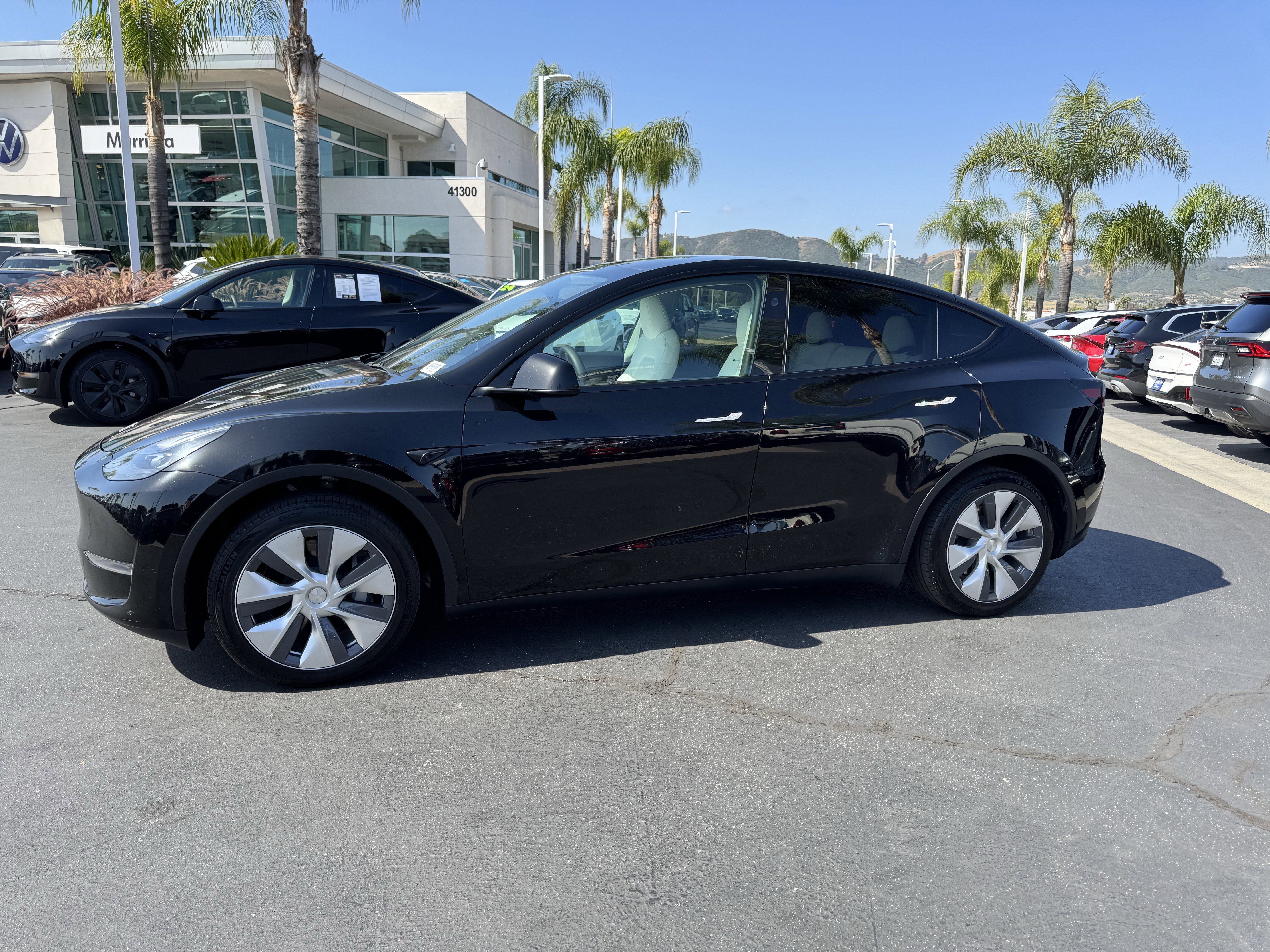 Used 2024 Tesla Model Y Long Range AWD/4WD image 9