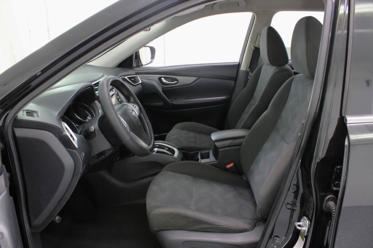 Used 2016 Nissan Rogue SV FWD image 31