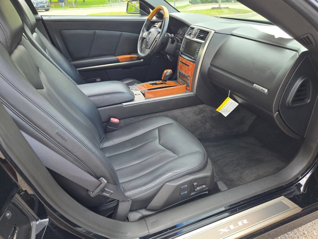 Used 2007 Cadillac XLR RWD image 6