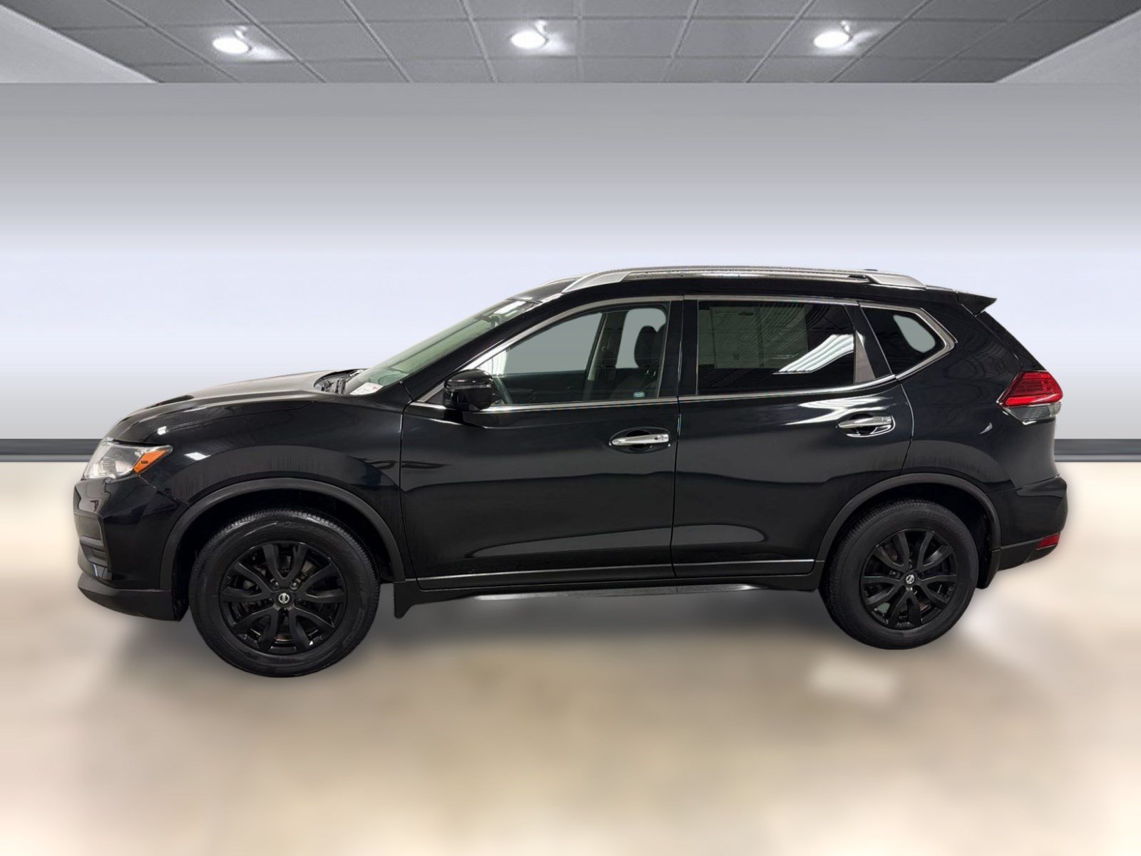 Used 2017 Nissan Rogue SV w/ SV Premium Package AWD/4WD image 2