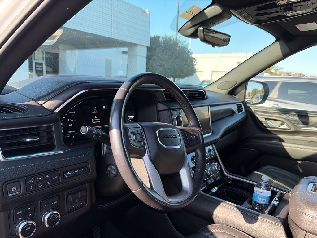 Used 2022 GMC Yukon XL Denali w/ Denali Premium Package AWD/4WD image 10