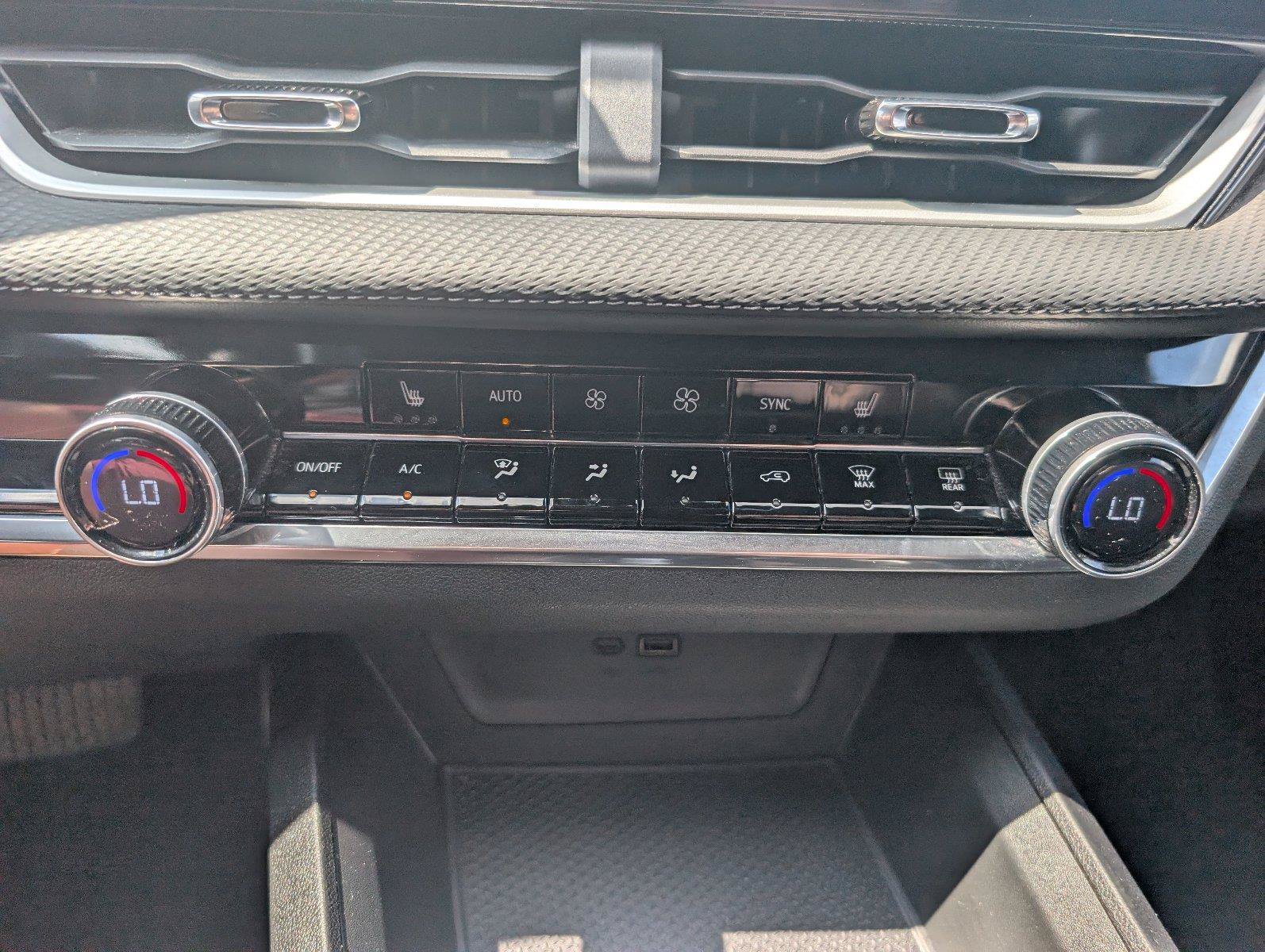 Used 2025 Chevrolet Equinox LT w/ Convenience Package II FWD image 17