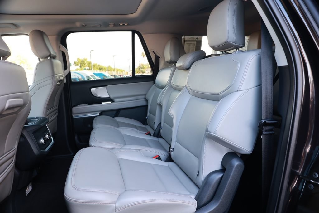 Used 2025 Ford Expedition Max Active AWD/4WD image 36