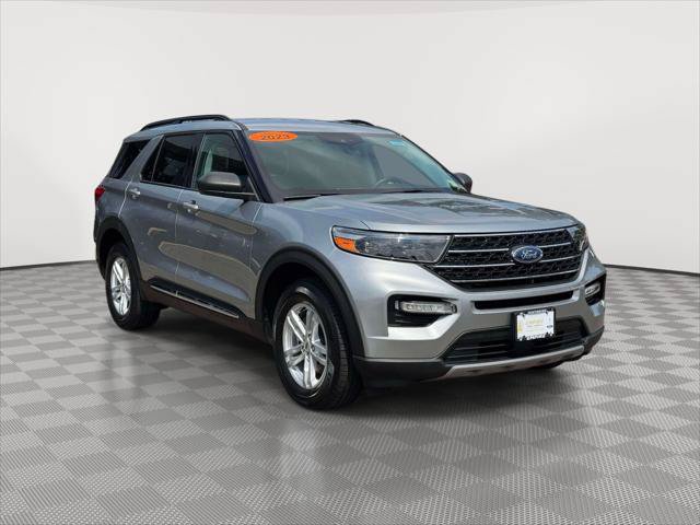 Certified 2023 Ford Explorer XLT w/ Equipment Group 202A AWD/4WD image 1
