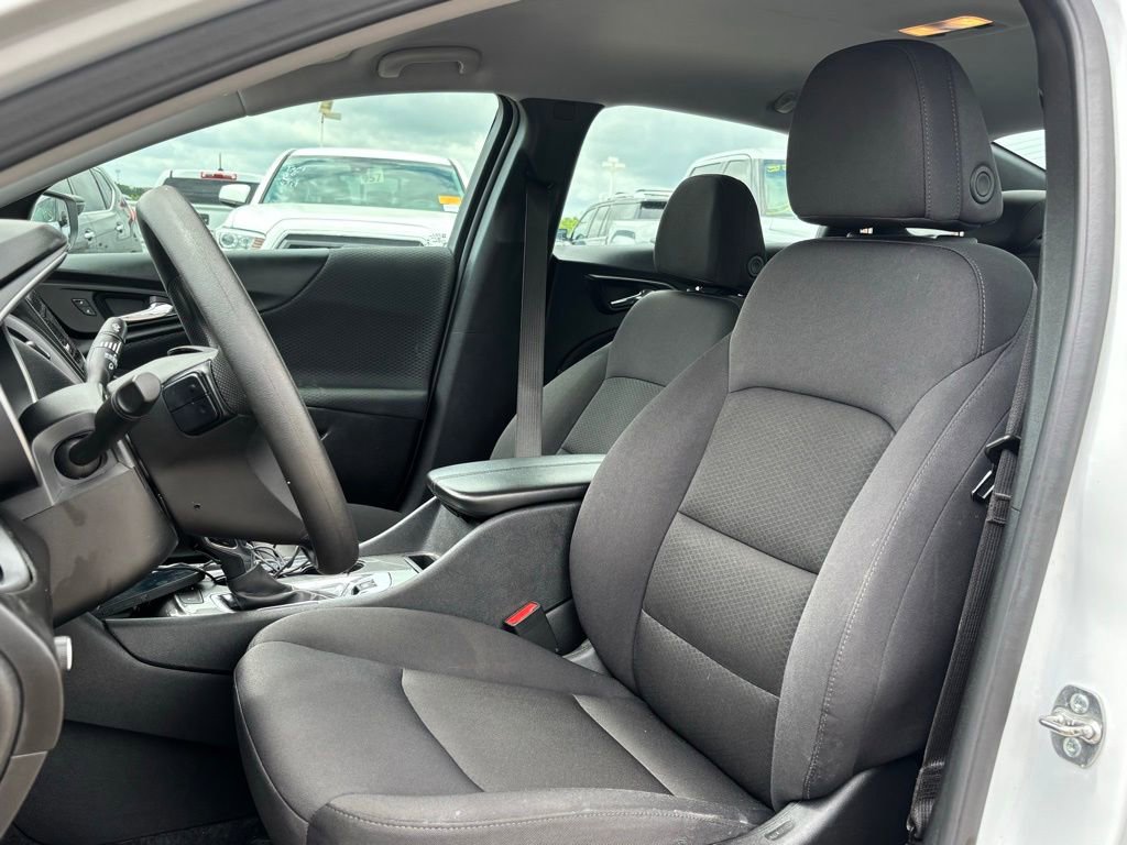 Used 2025 Chevrolet Malibu LT FWD image 6