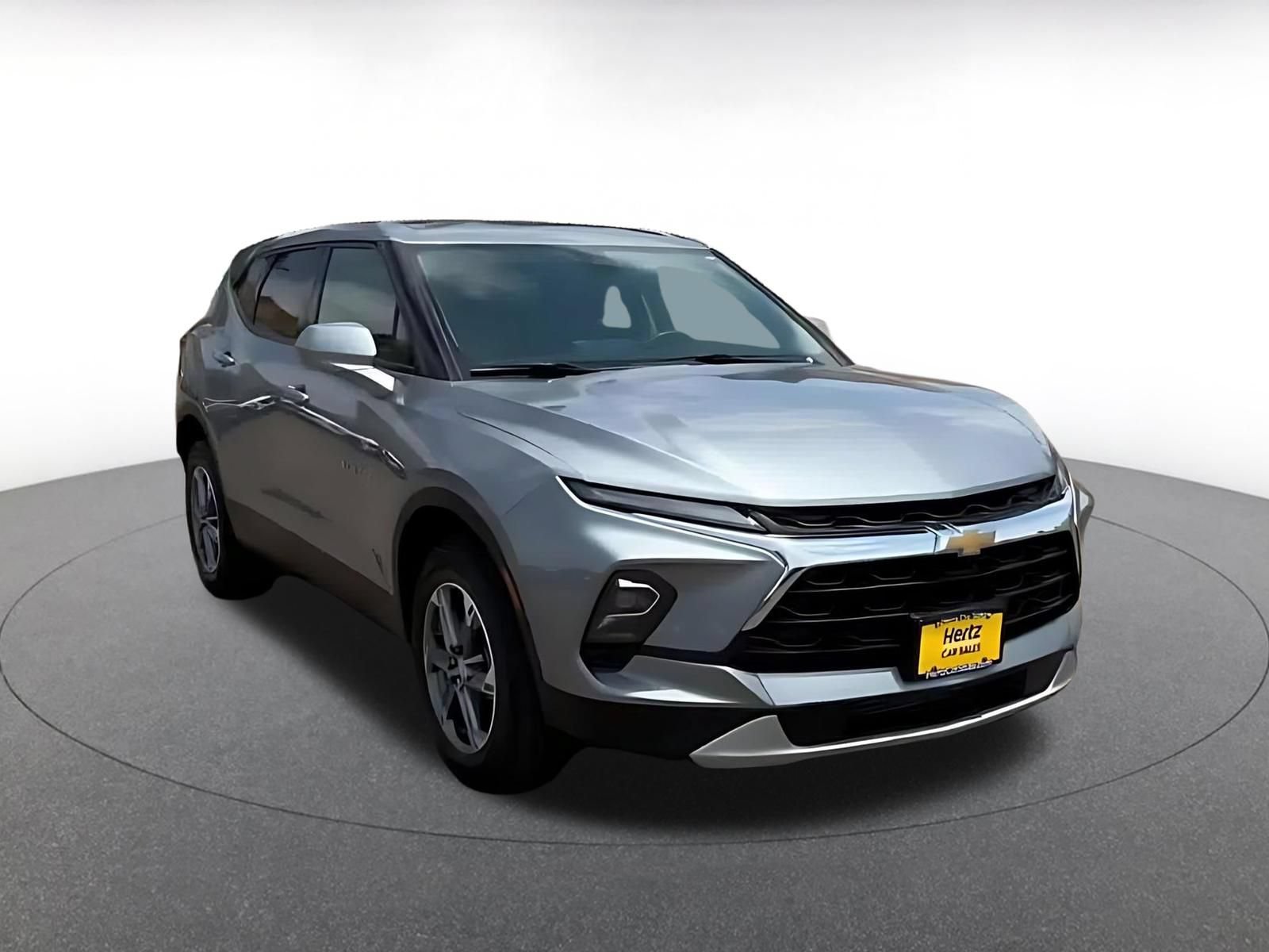 Used 2025 Chevrolet Blazer LT FWD image 3
