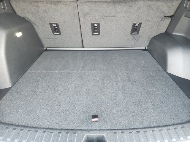 Used 2026 Chevrolet Equinox LT FWD image 32