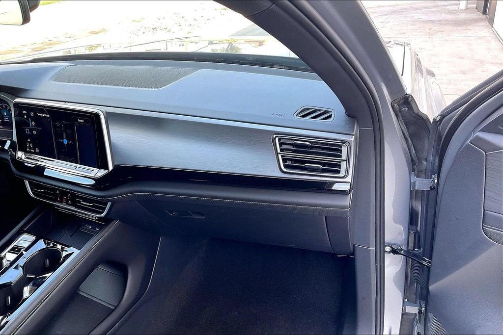 Used 2026 Volkswagen Atlas Cross Sport SE FWD image 16