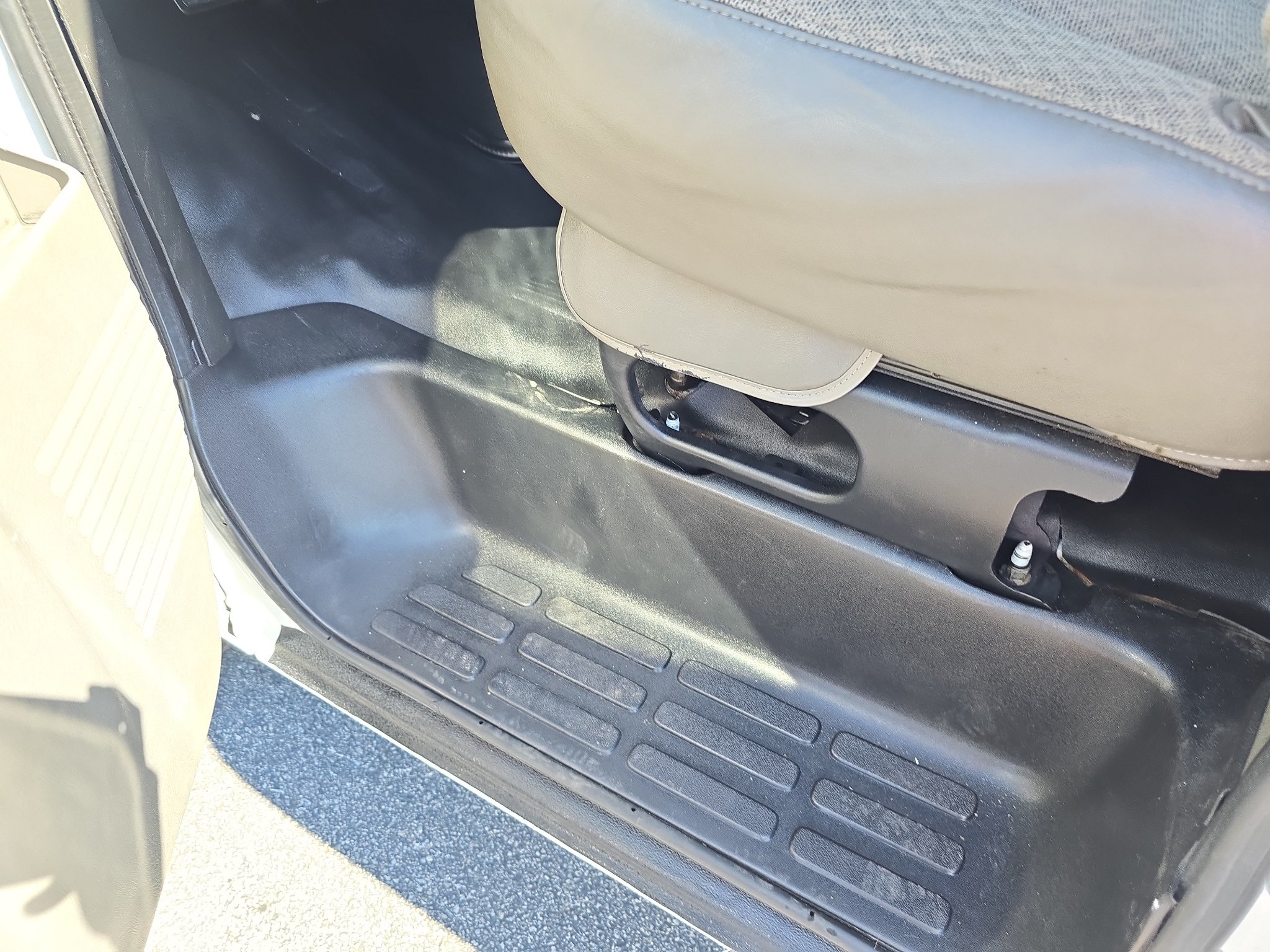 Used 2016 Chevrolet Express 2500 RWD image 18