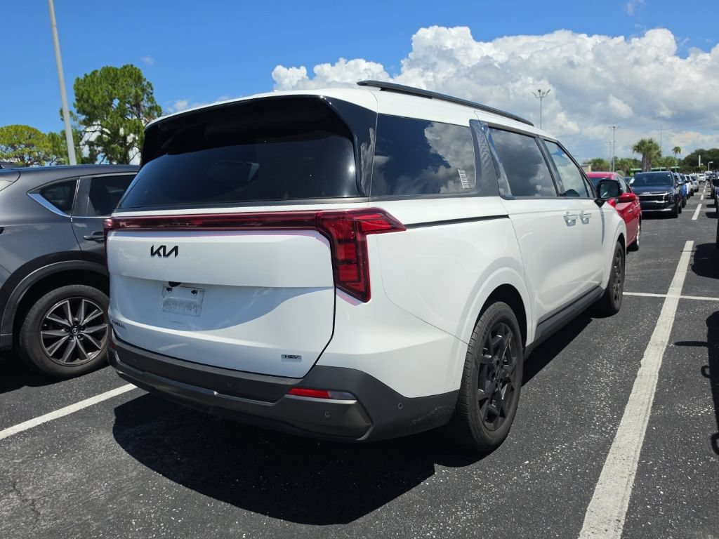 Certified 2025 Kia Carnival SX FWD image 15