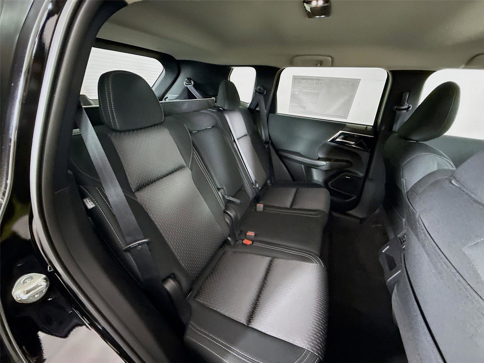 New 2026 Mitsubishi Outlander ES image 18