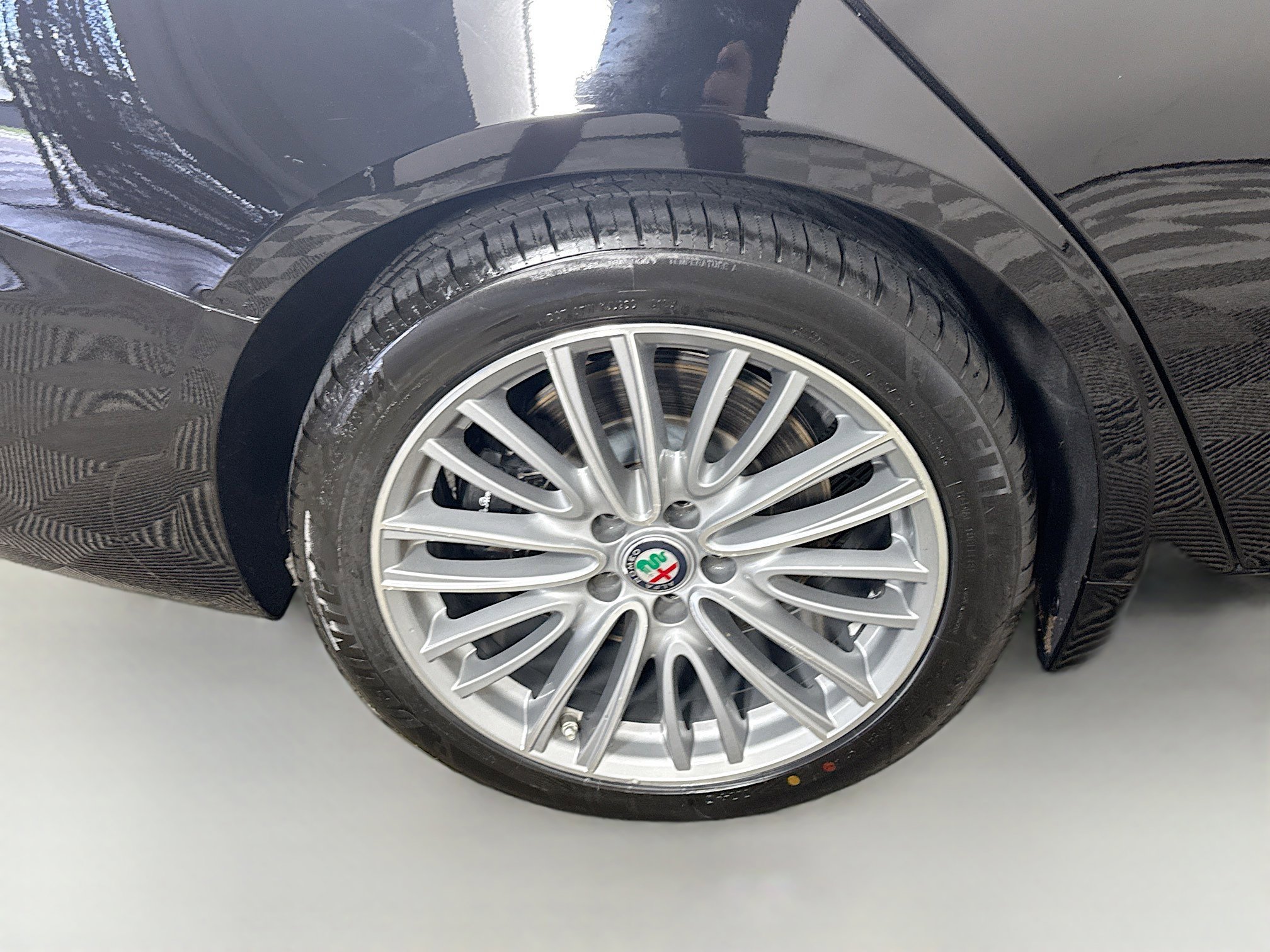Used 2018 Alfa Romeo Giulia Ti w/ Quick Order Package 22Z Lusso image 33