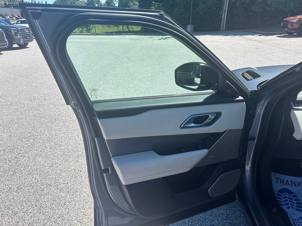 Used 2018 Land Rover Range Rover Velar R-Dynamic SE AWD/4WD image 16
