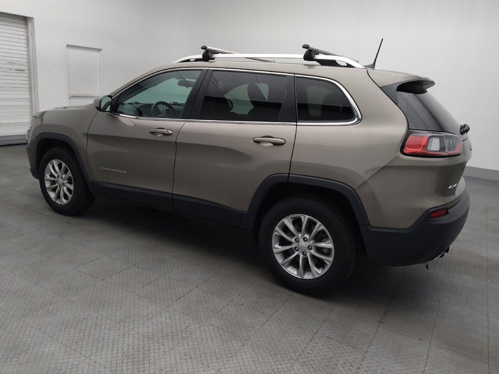 Used 2019 Jeep Cherokee Latitude w/ Cold Weather Group AWD/4WD image 3