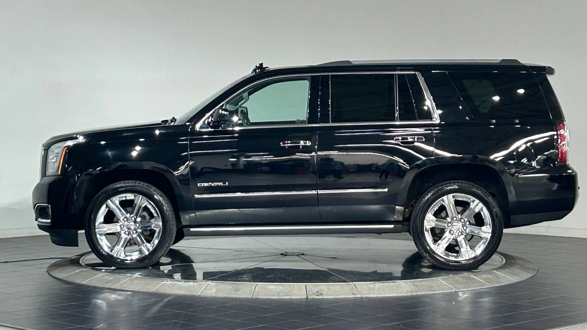Used 2019 GMC Yukon Denali w/ Denali Ultimate Package AWD/4WD image 6