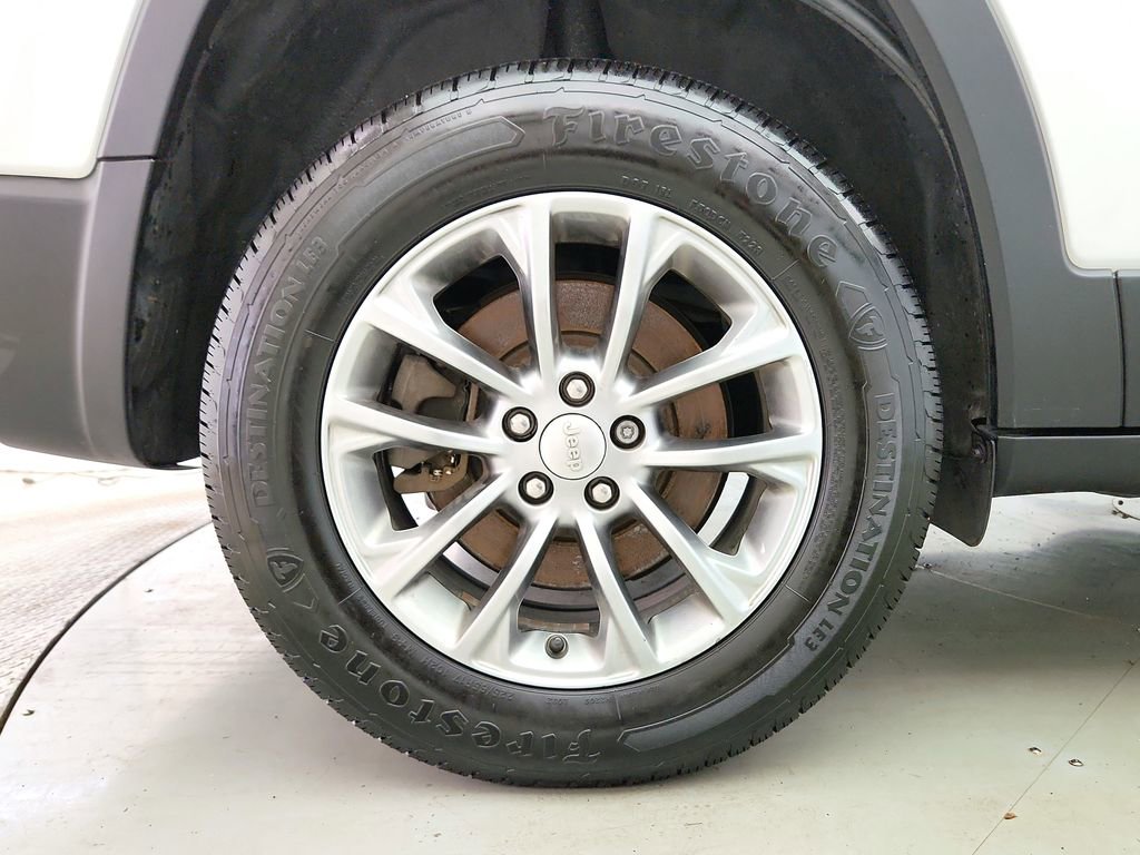 Used 2020 Jeep Cherokee Latitude Plus w/ Cold Weather Group image 35