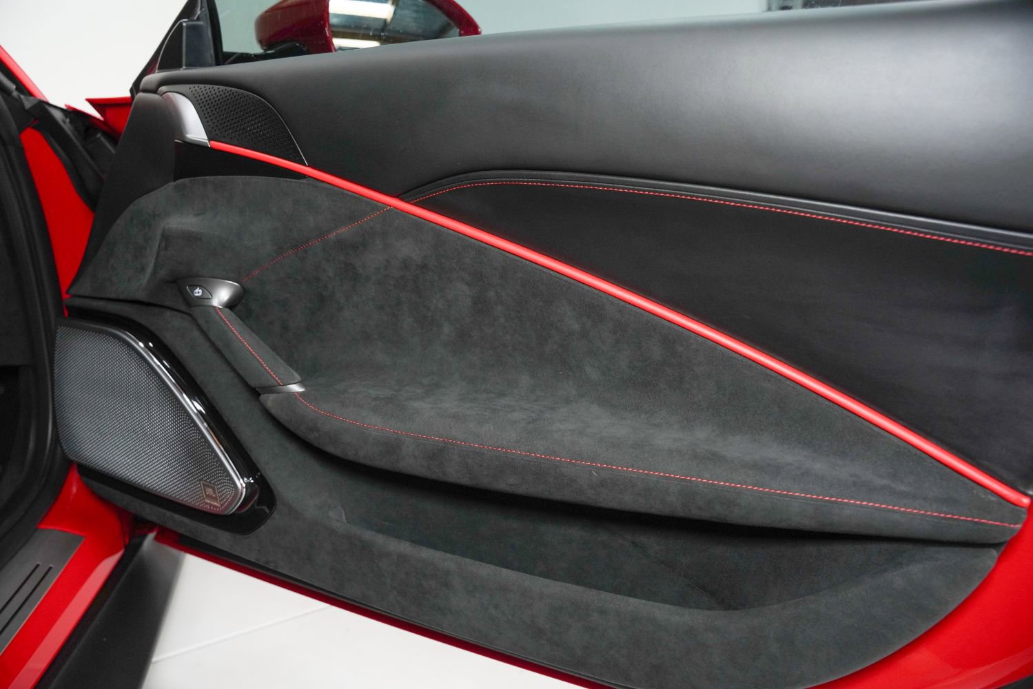 Used 2022 Ferrari Roma image 33
