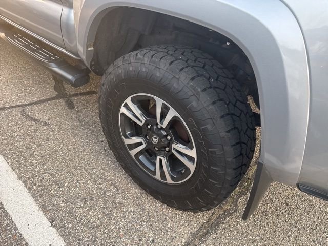Used 2017 Toyota Tacoma TRD Sport image 7