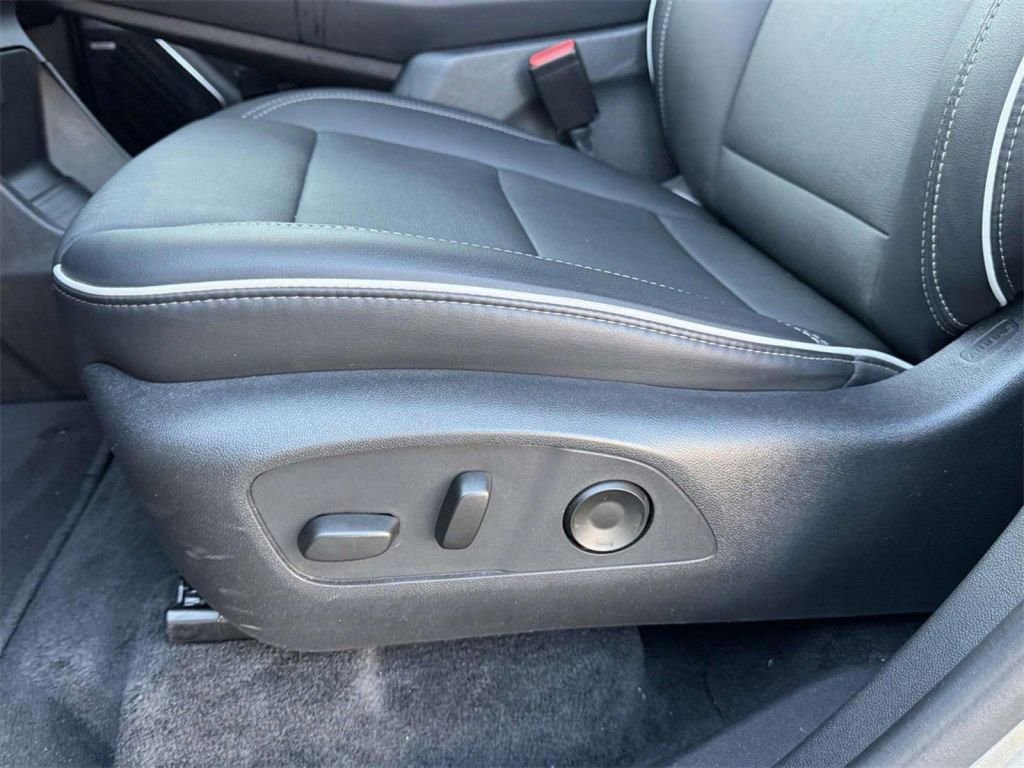 Used 2025 Buick Enclave Preferred AWD/4WD image 20