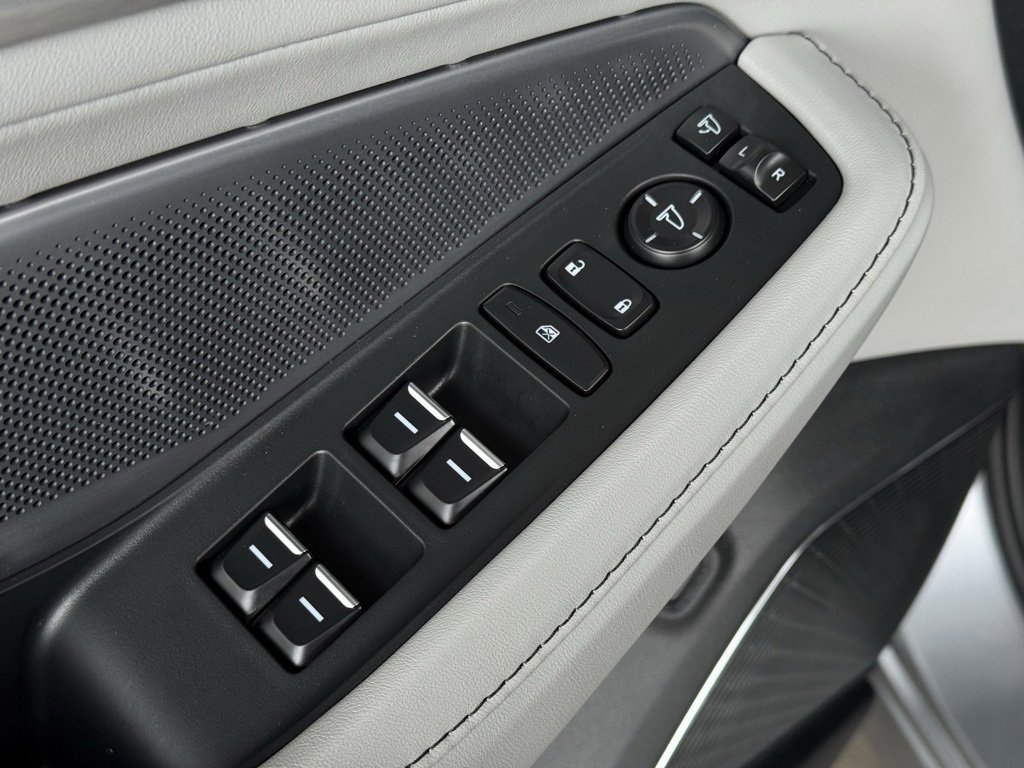 Used 2025 Acura MDX w/ Technology Package image 12