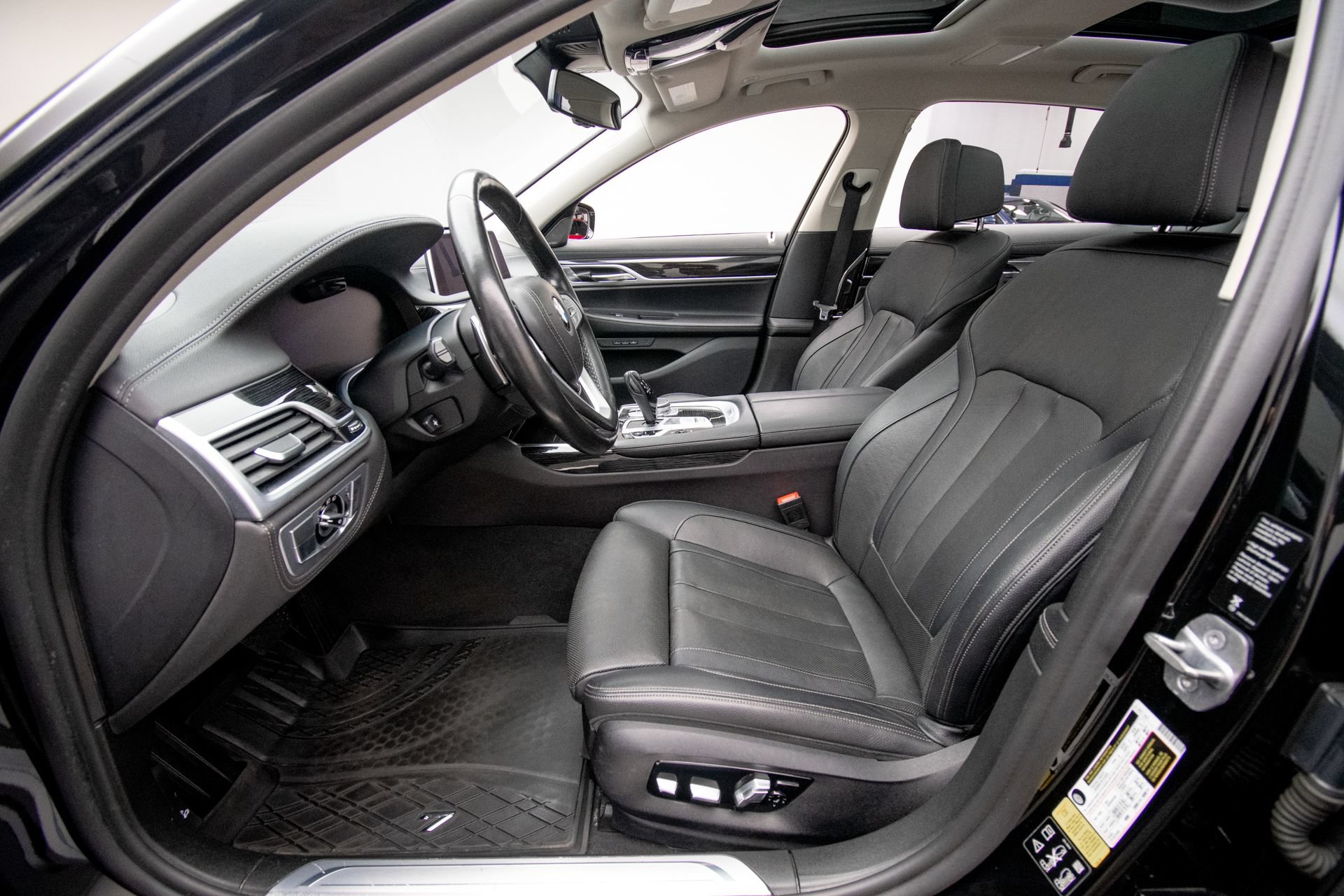 Used 2020 BMW 740i xDrive AWD/4WD image 17