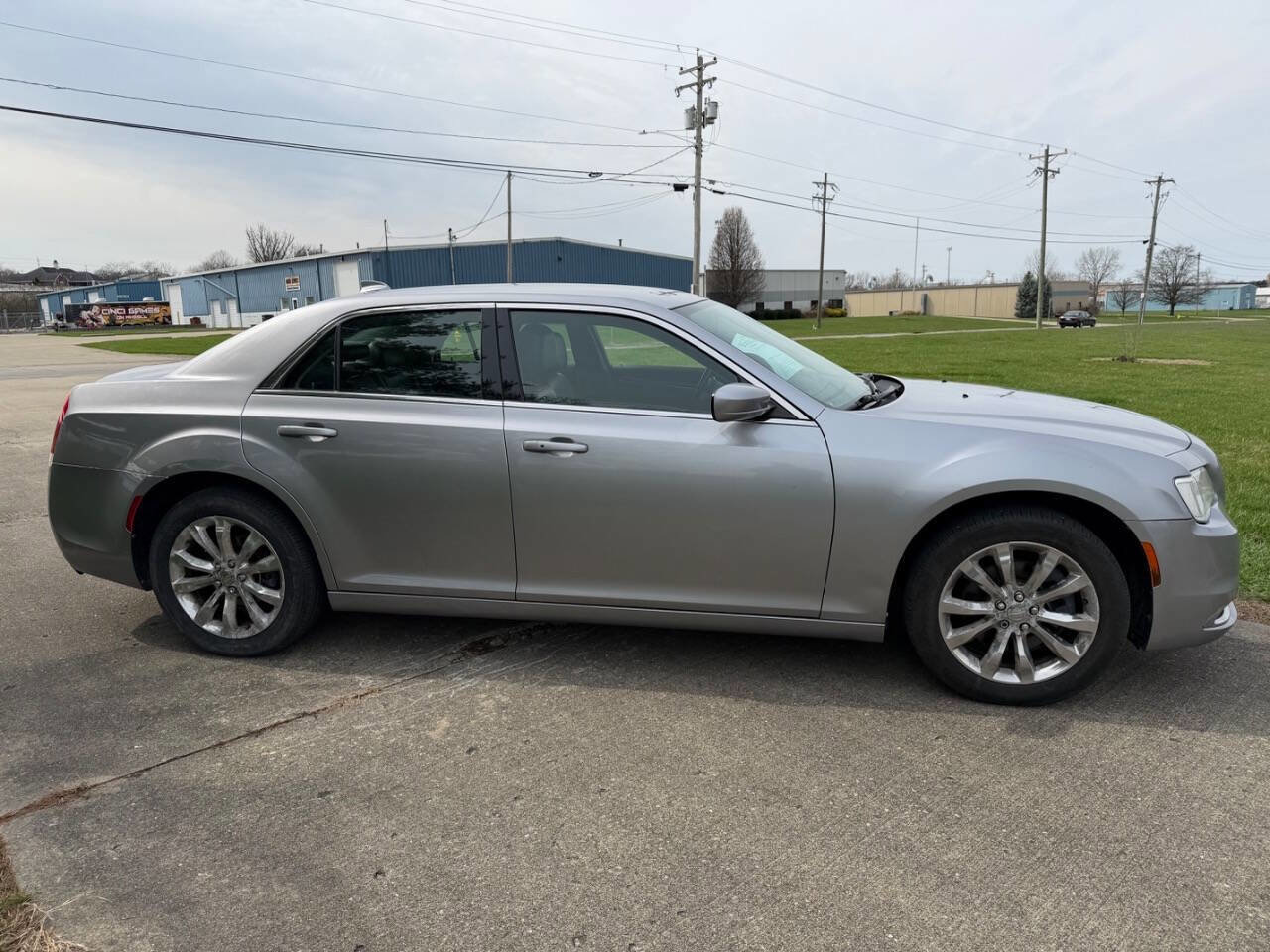 Used 2015 Chrysler 300 Limited w/ Driver Convenience Group image 6