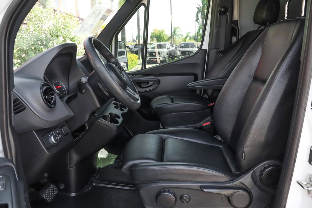 Used 2024 Mercedes-Benz Sprinter 2500 w/ Acoustic Package image 23