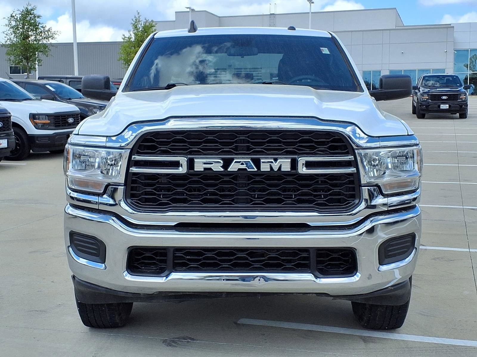 Used 2022 RAM 2500 Tradesman w/ Chrome Appearance Group image 4