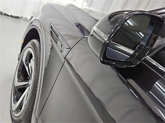 Used 2022 Bentley Bentayga image 21