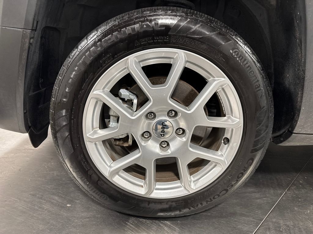 Used 2022 Jeep Renegade Latitude w/ Convenience Group AWD/4WD image 2