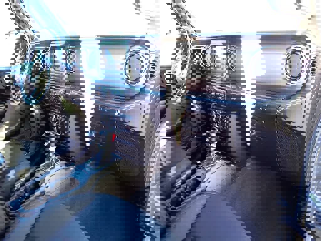 Used 2018 Jeep Wrangler Unlimited Sport S image 19