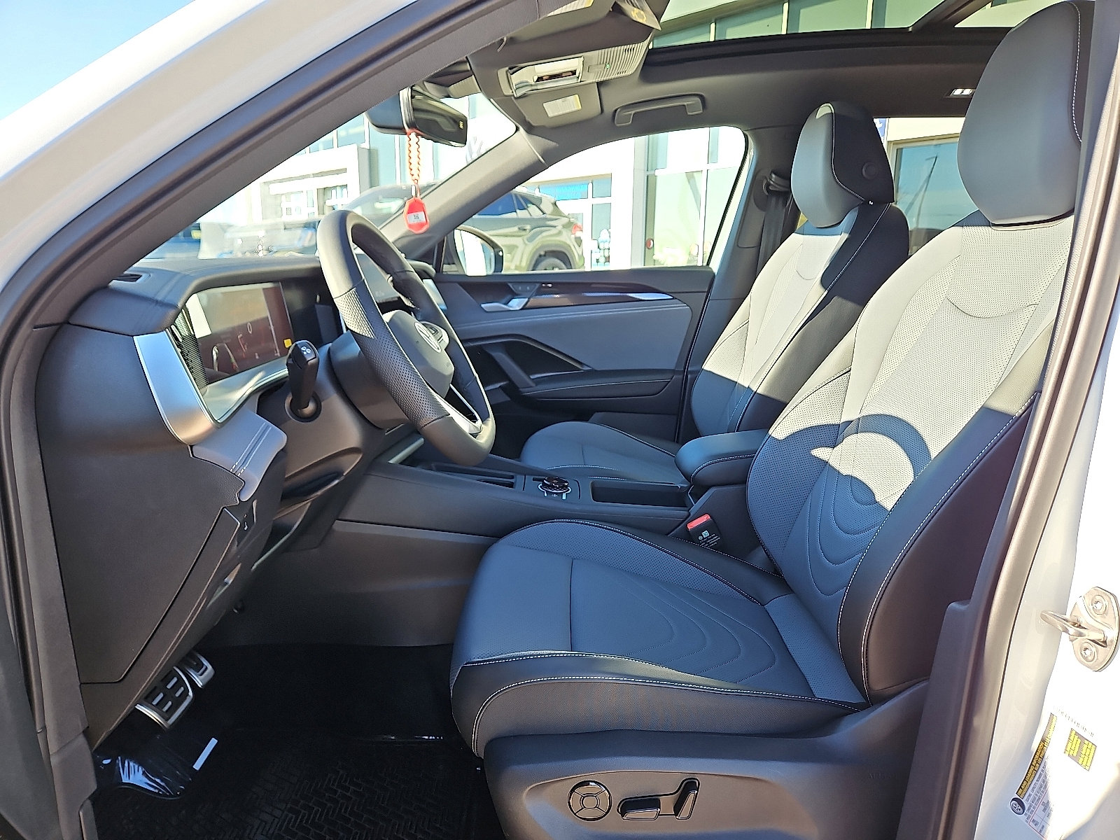 New 2026 Volkswagen Tiguan SE R-Line image 12