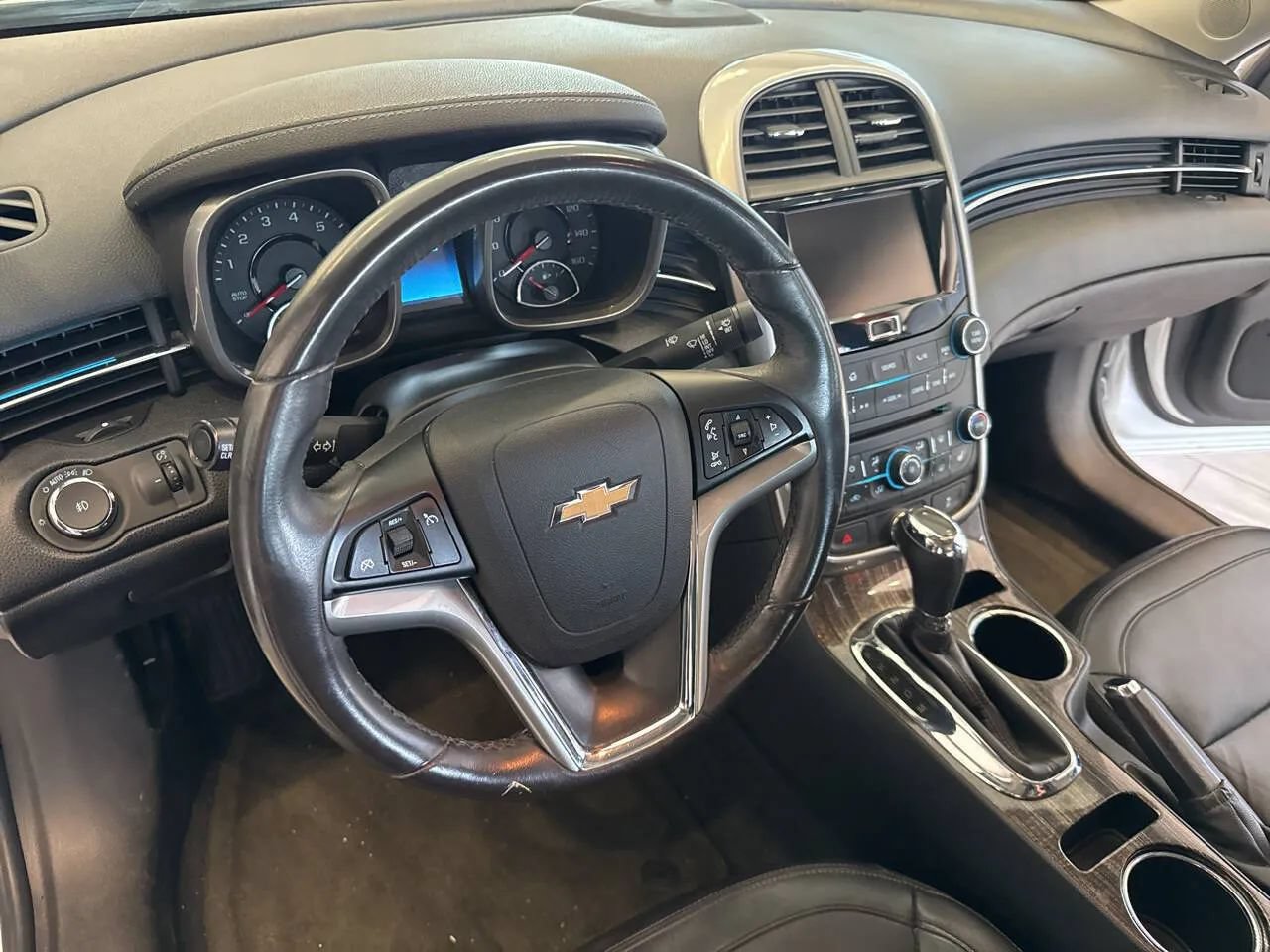 Used 2015 Chevrolet Malibu LT w/ Leather Package FWD image 21
