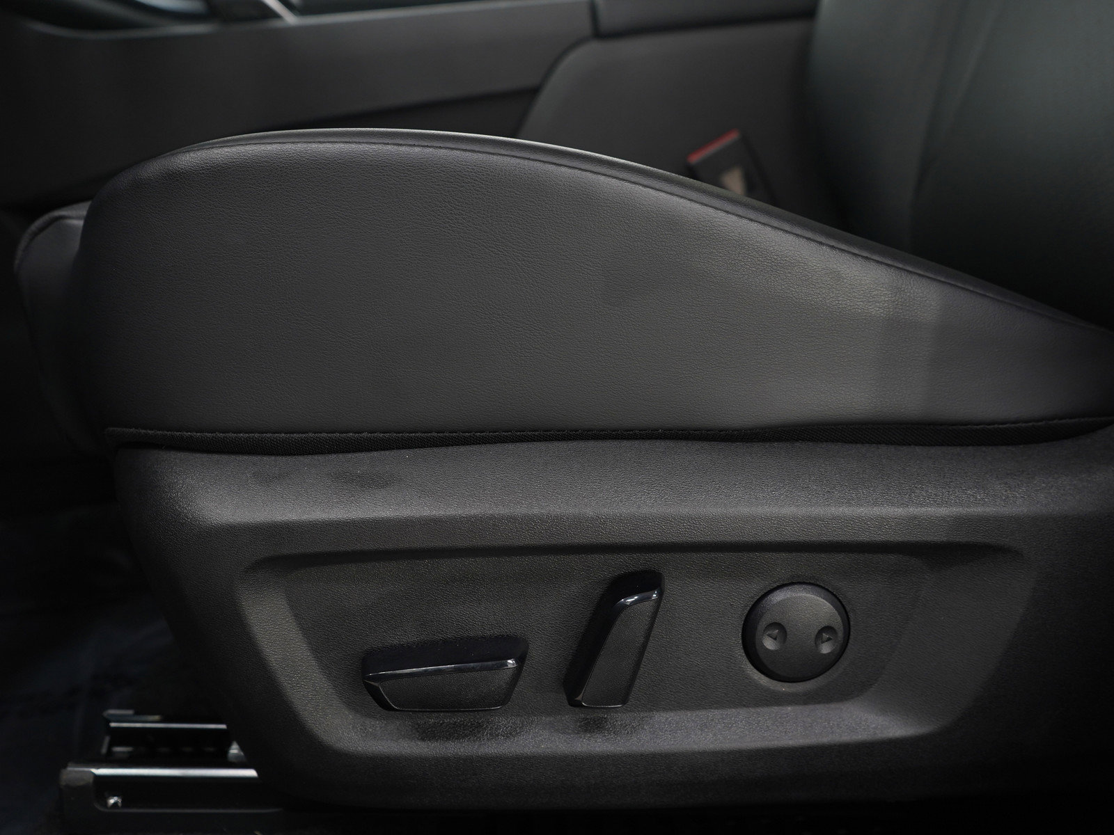 Used 2024 Nissan Rogue SV w/ SV Premium Package image 24