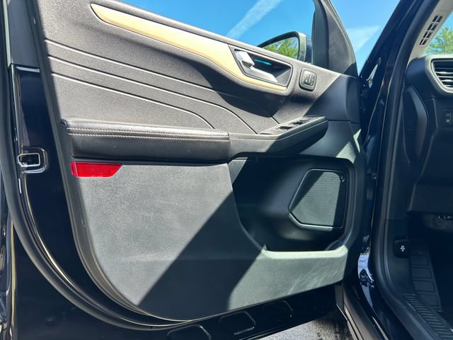 Used 2021 Ford Escape Titanium w/ Titanium Elite Package AWD/4WD image 11