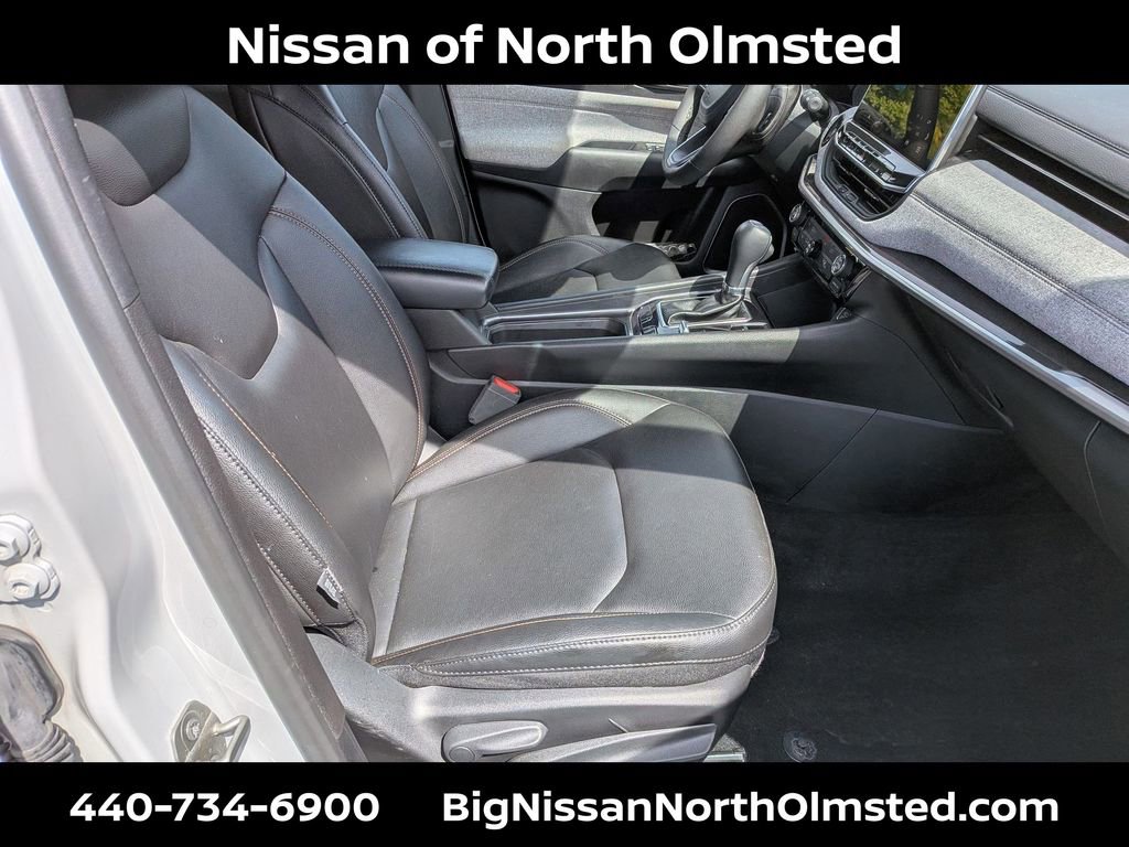 Used 2023 Jeep Compass Latitude w/ Sun and Sound Group AWD/4WD image 25