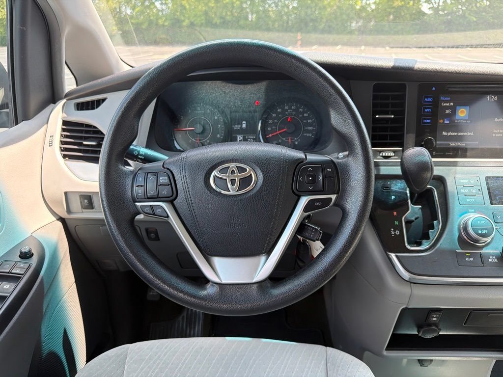 Used 2016 Toyota Sienna LE FWD image 12