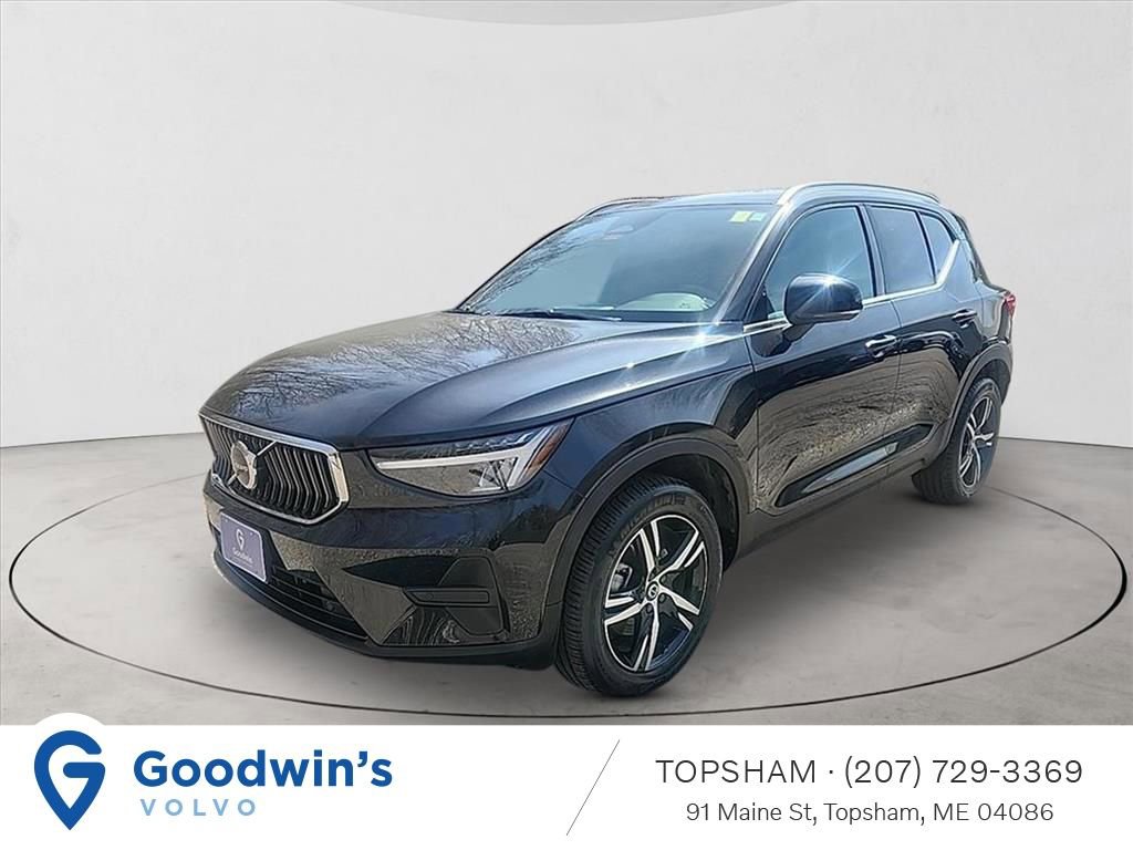 Certified 2025 Volvo XC40 B5 Core AWD/4WD image 1