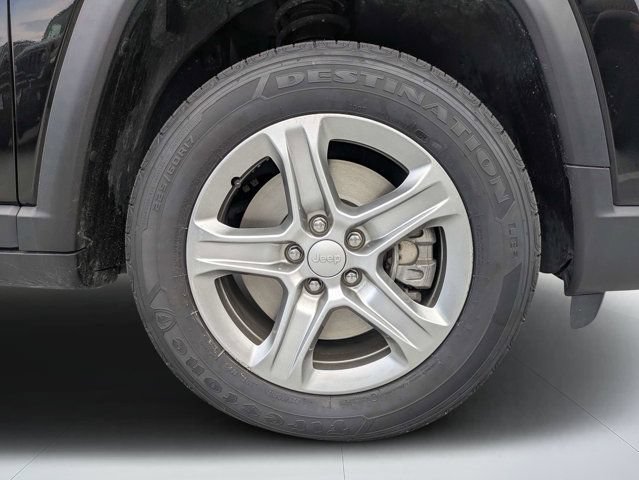 Used 2023 Jeep Compass Latitude w/ Sun and Sound Group AWD/4WD image 10