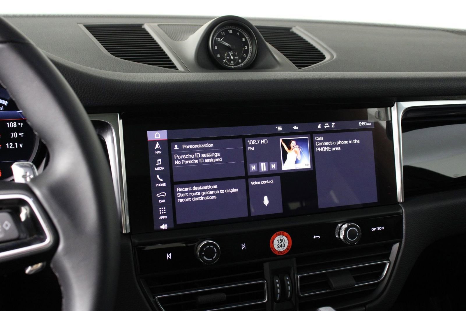 Certified 2025 Porsche Macan image 13